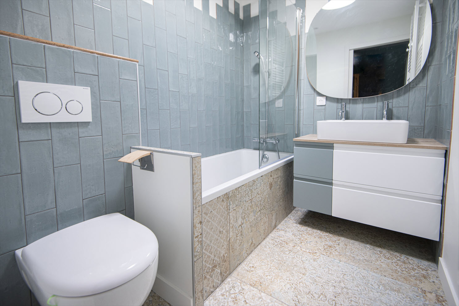 Salle de bain grise à Angers